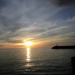 いつも散歩で見る海。台風が過ぎたばかりなのに、その余波がなくなっているのは驚きです。こんな光景初めて見ます。