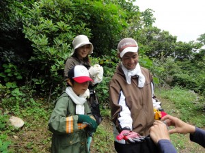 沖縄のクワガタムシ採集ツアー 「ほら、こんなに採れたよ」